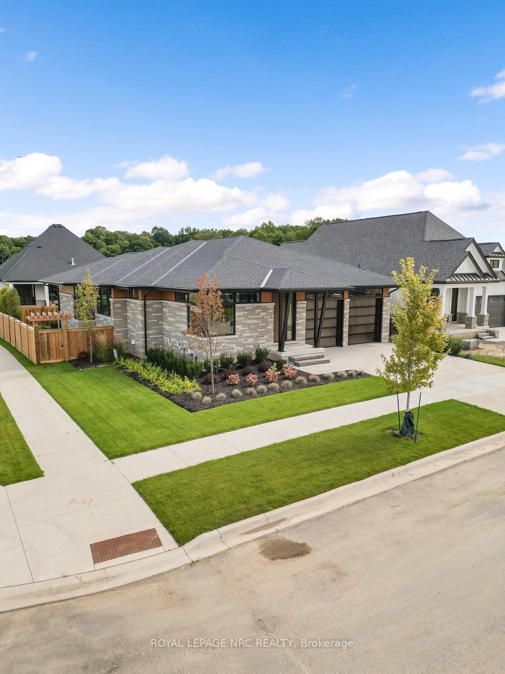 Photo 2 of 50 Page Street, Pelham, Fonthill — HOMEH