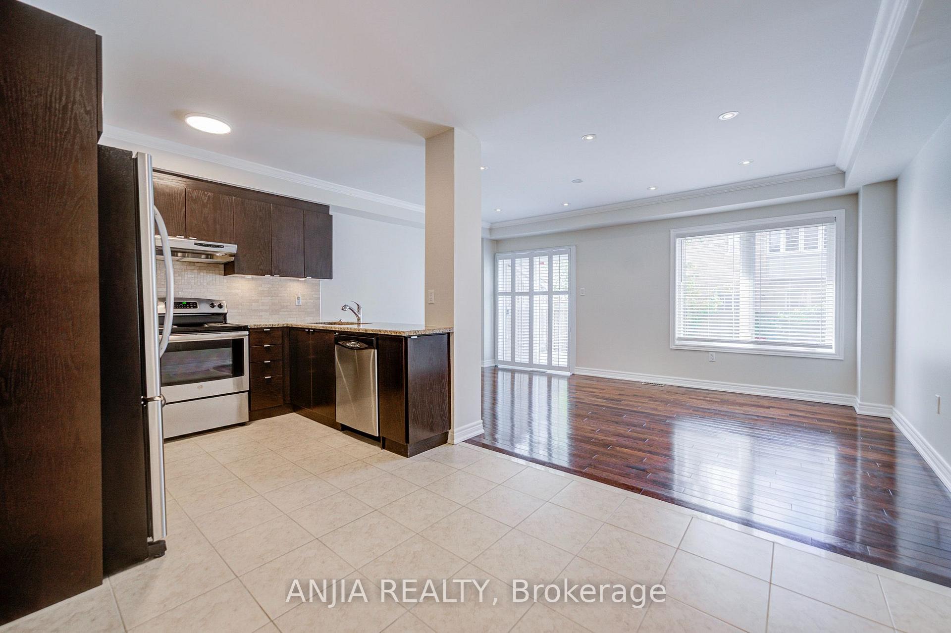 Photo 9 of 6 Expedition Crescent, Whitchurch-Stouffville, Stouffville — HOMEH