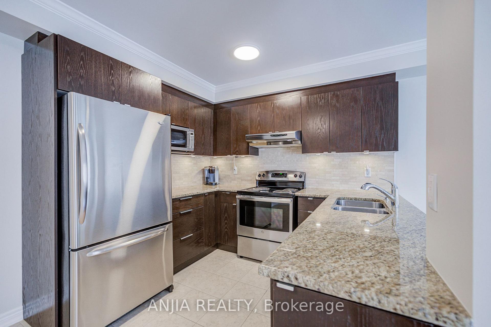 Photo 11 of 6 Expedition Crescent, Whitchurch-Stouffville, Stouffville — HOMEH