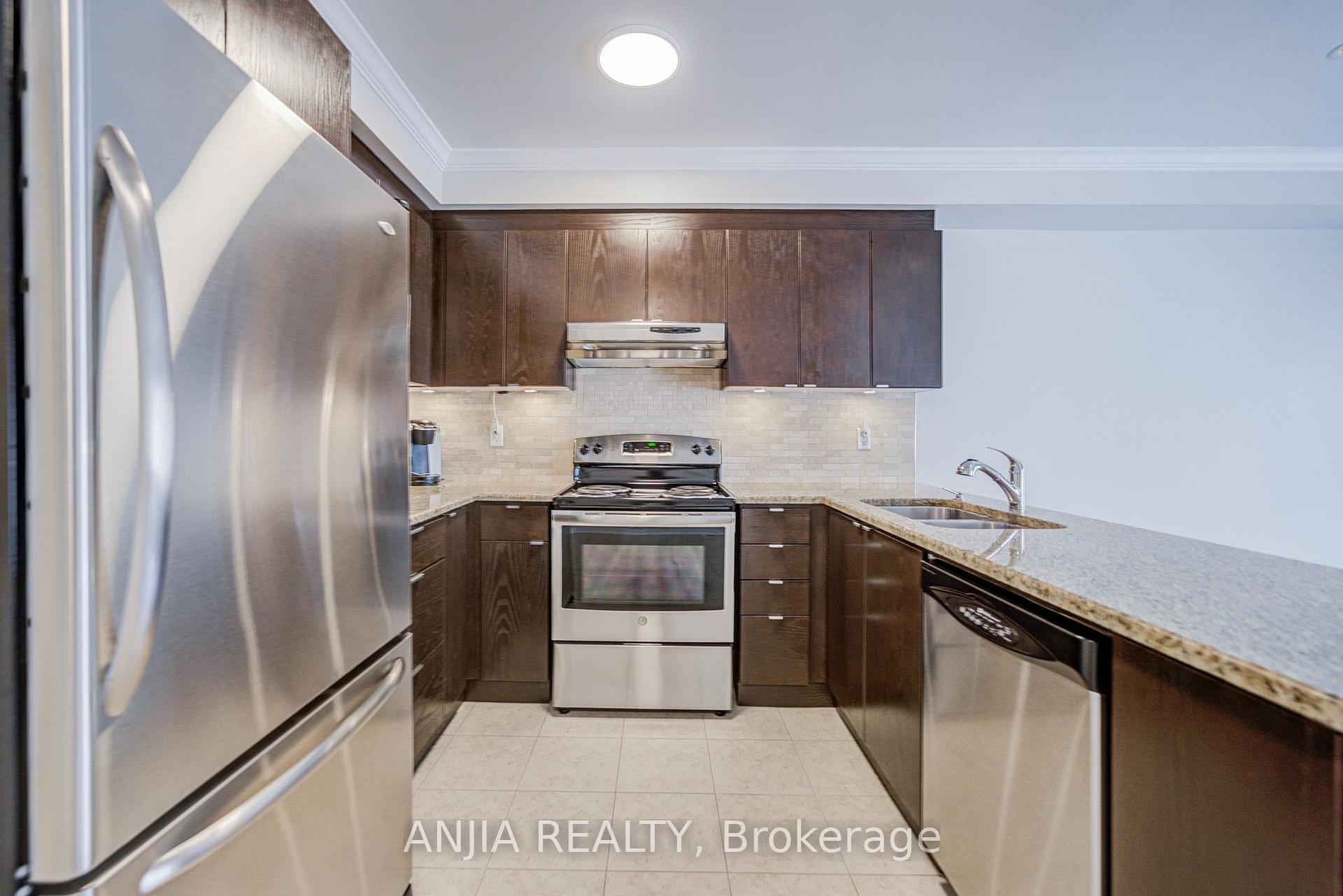 Photo 12 of 6 Expedition Crescent, Whitchurch-Stouffville, Stouffville — HOMEH