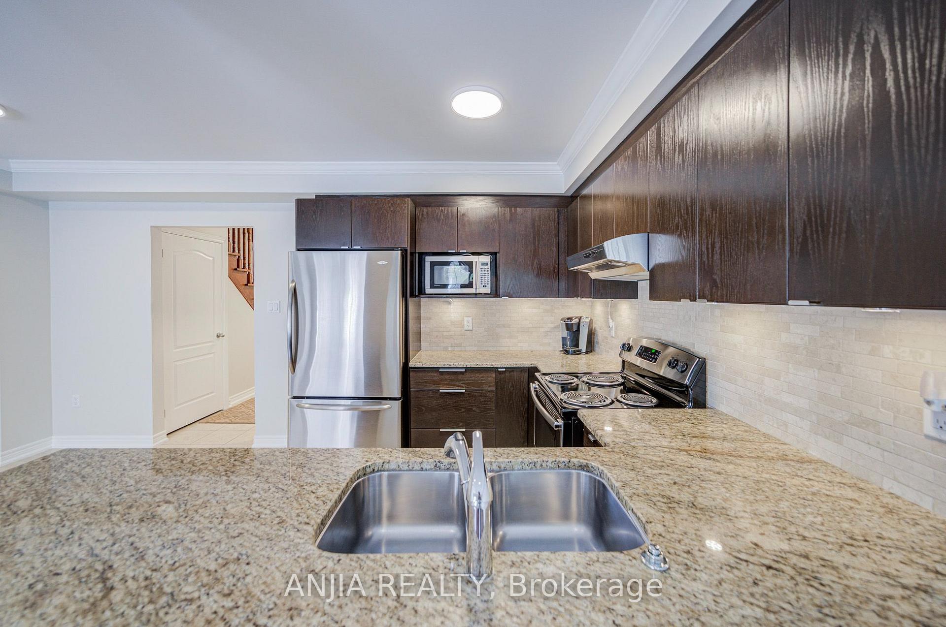 Photo 13 of 6 Expedition Crescent, Whitchurch-Stouffville, Stouffville — HOMEH