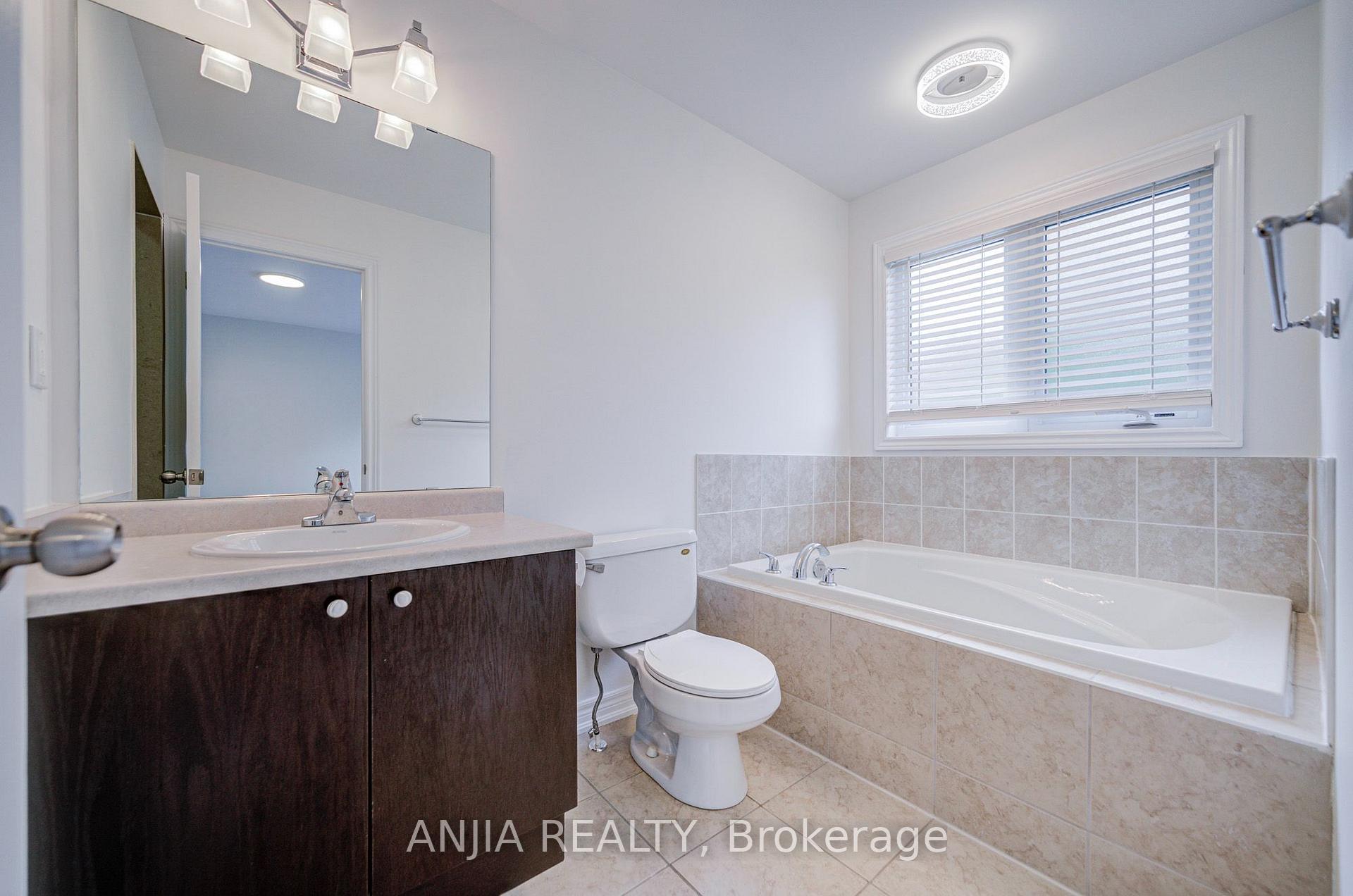 Photo 25 of 6 Expedition Crescent, Whitchurch-Stouffville, Stouffville — HOMEH