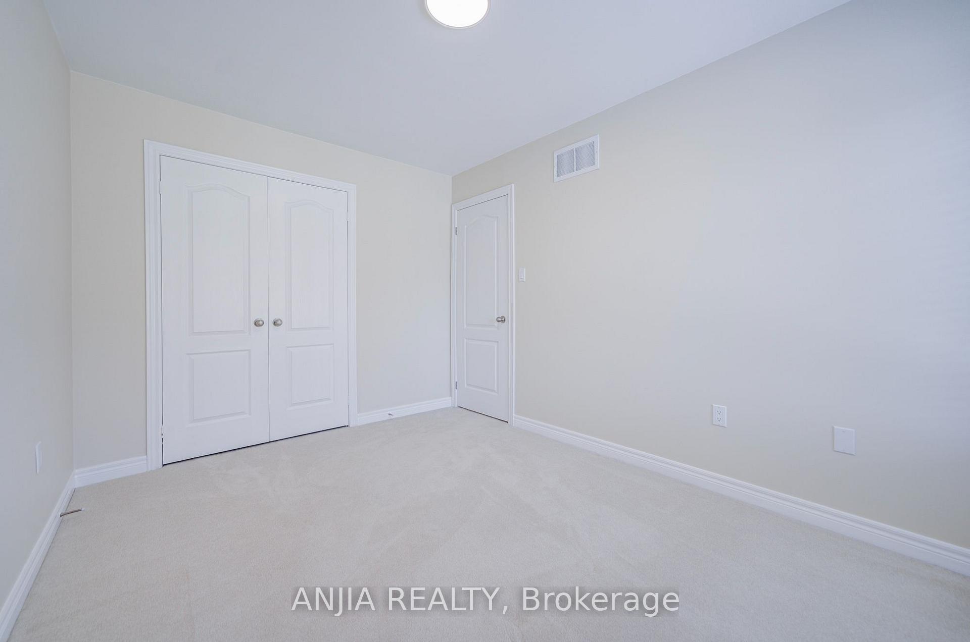 Photo 32 of 6 Expedition Crescent, Whitchurch-Stouffville, Stouffville — HOMEH