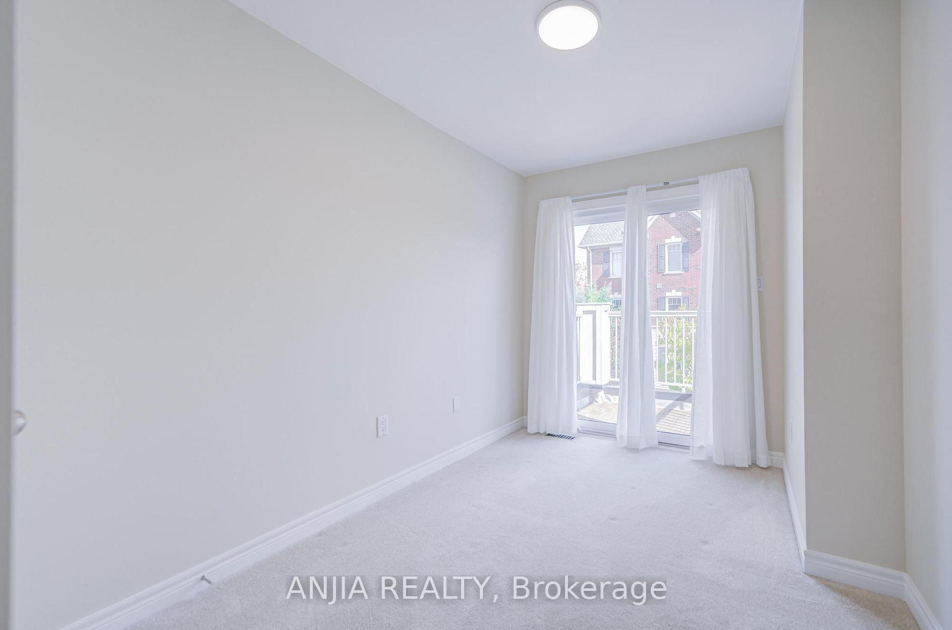 Photo 33 of 6 Expedition Crescent, Whitchurch-Stouffville, Stouffville — HOMEH