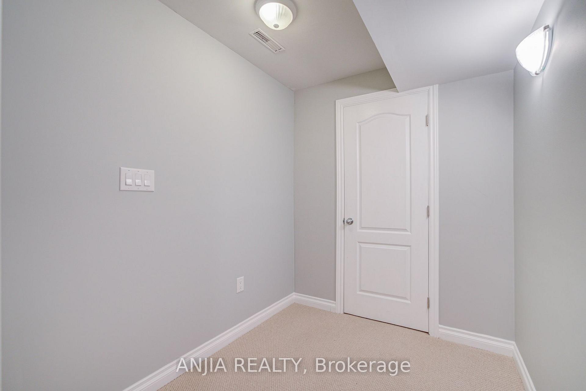 Photo 39 of 6 Expedition Crescent, Whitchurch-Stouffville, Stouffville — HOMEH