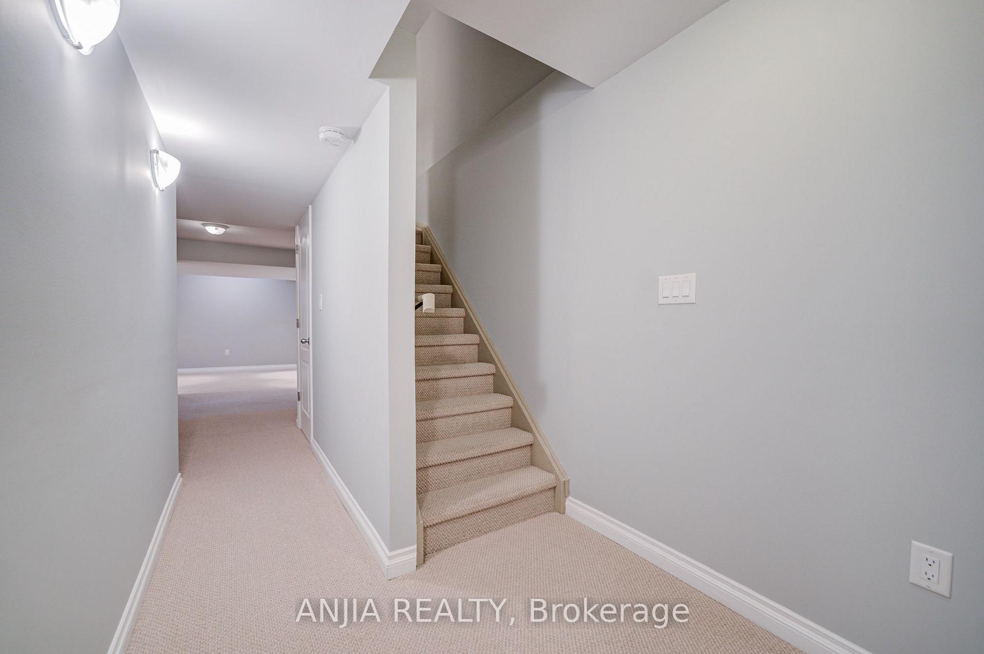 Photo 40 of 6 Expedition Crescent, Whitchurch-Stouffville, Stouffville — HOMEH