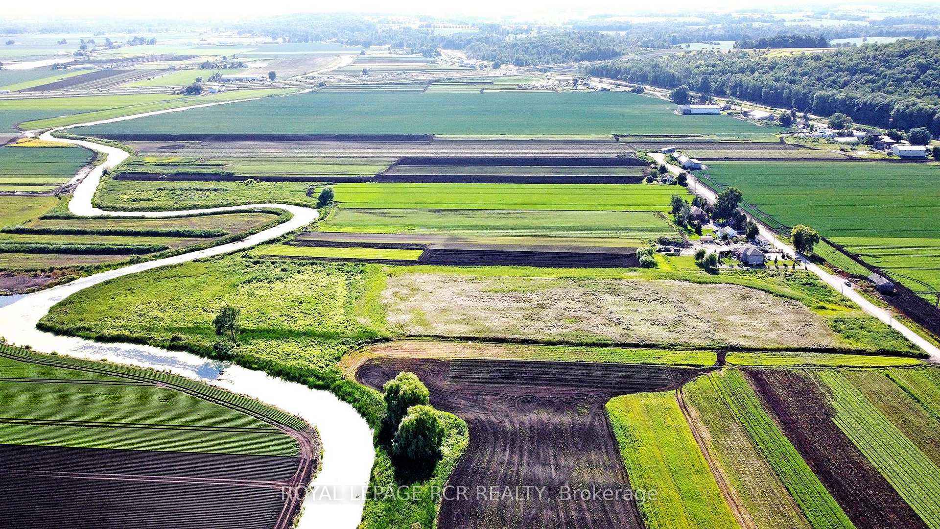 Photo 4 of 241 Devald Road, Bradford West Gwillimbury, Rural Bradford West Gwillimbury — HOMEH