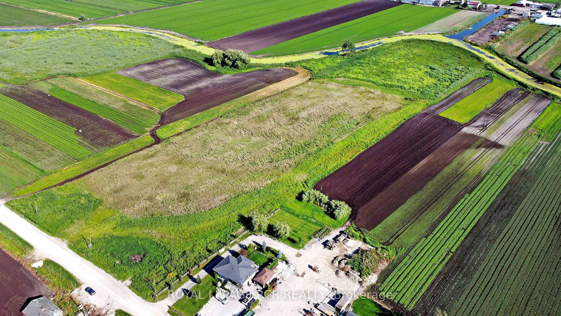 Photo 12 of 241 Devald Road, Bradford West Gwillimbury, Rural Bradford West Gwillimbury — HOMEH