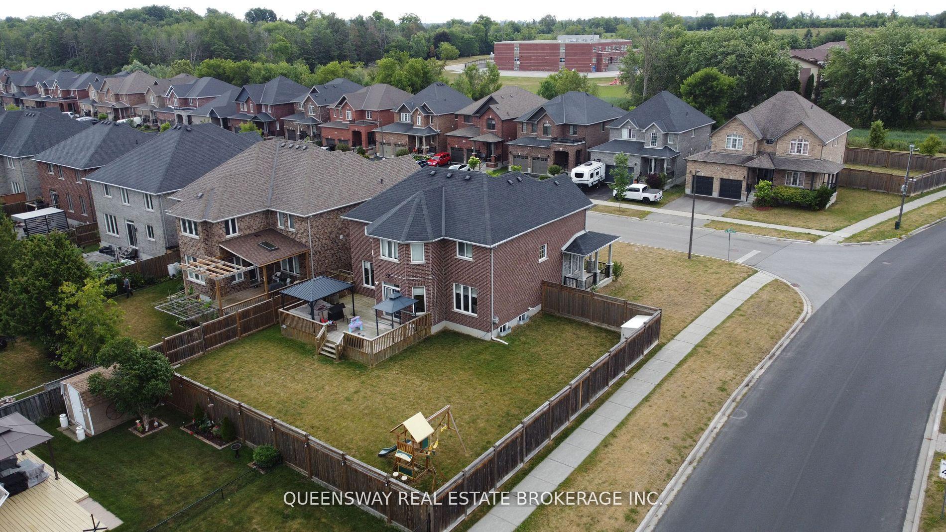 Photo 3 of 2 Tim Jacobs Drive, Georgina, Keswick South — HOMEH