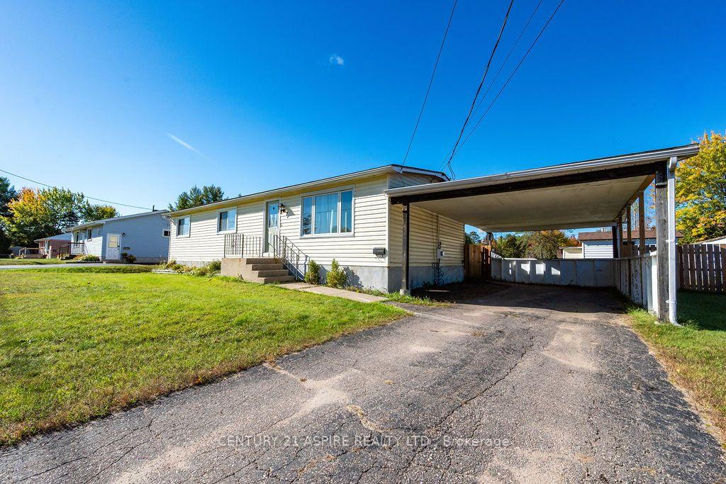 Photo 2 of 7 William Street, Petawawa, Petawawa — HOMEH
