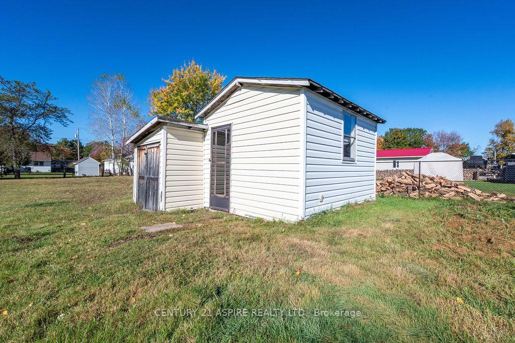 Photo 40 of 7 William Street, Petawawa, Petawawa — HOMEH