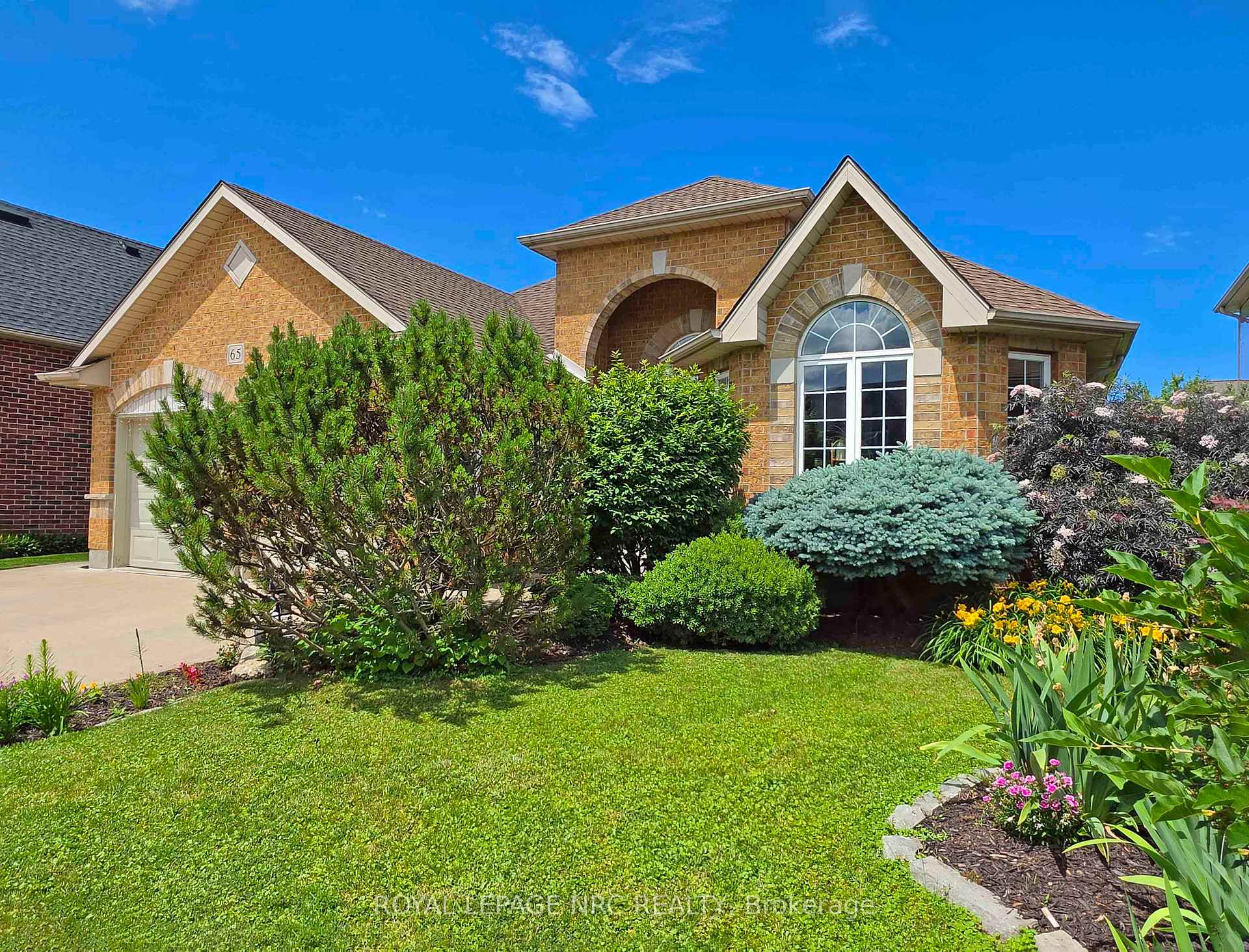 Photo 2 of 65 Mccaffery Crescent, St. Catharines, Rykert/Vansickle — HOMEH