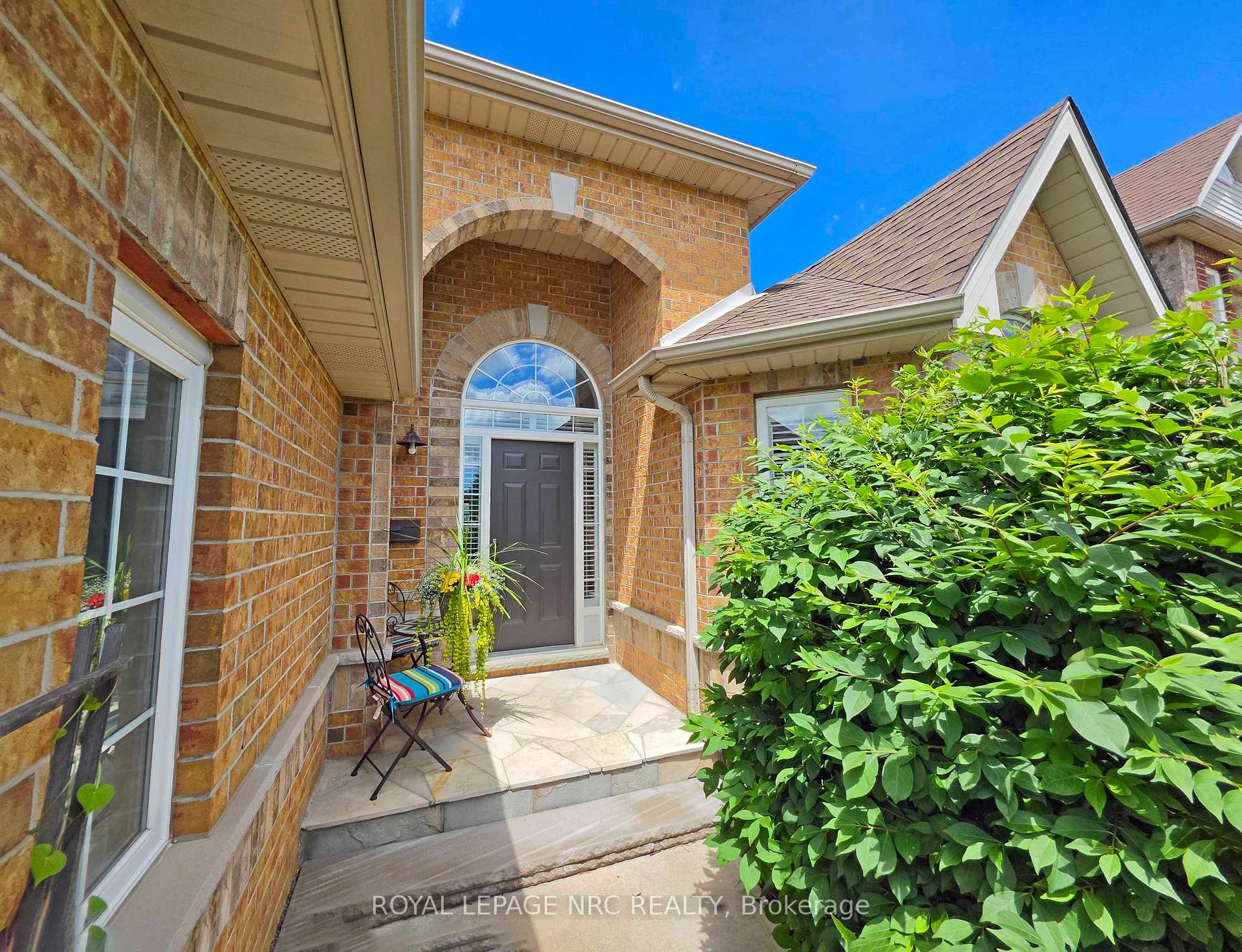 Photo 5 of 65 Mccaffery Crescent, St. Catharines, Rykert/Vansickle — HOMEH