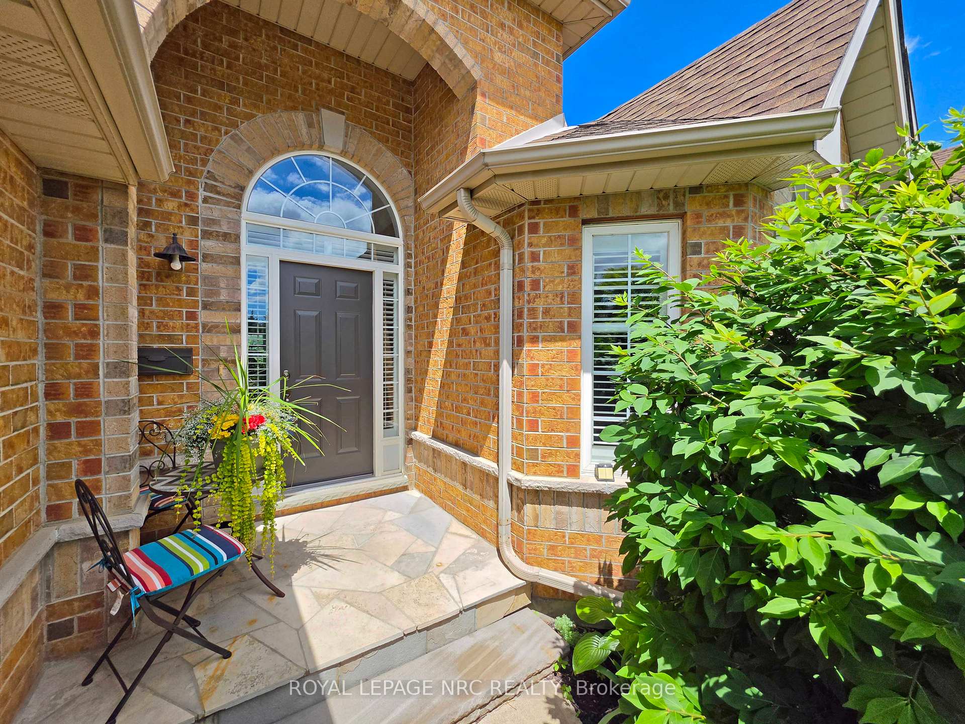 Photo 6 of 65 Mccaffery Crescent, St. Catharines, Rykert/Vansickle — HOMEH