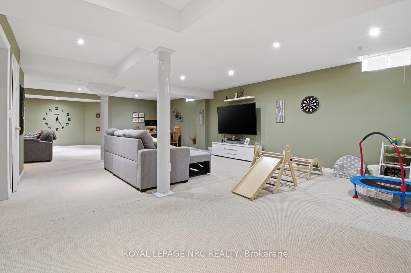 Photo 33 of 65 Mccaffery Crescent, St. Catharines, Rykert/Vansickle — HOMEH