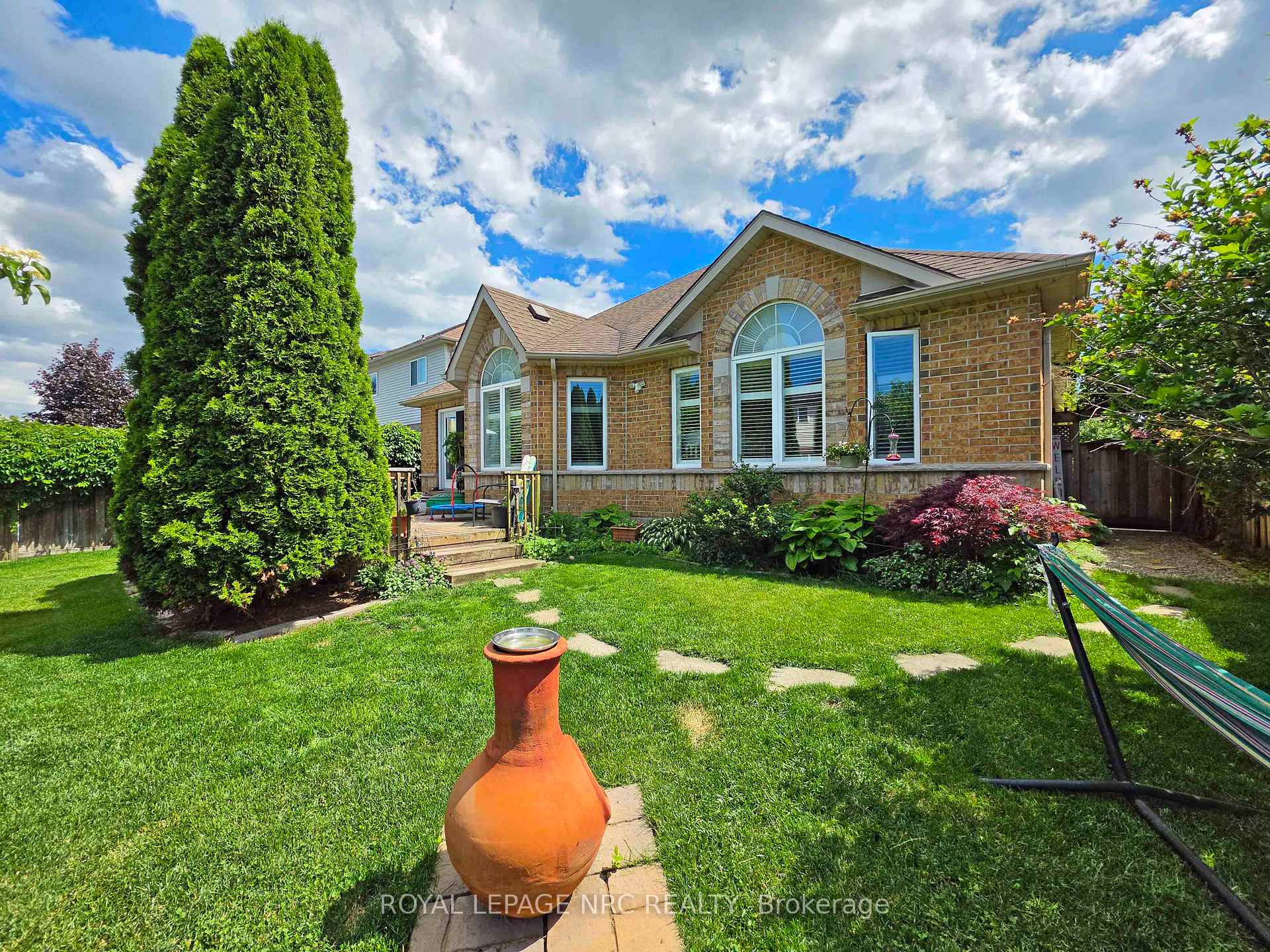 Photo 43 of 65 Mccaffery Crescent, St. Catharines, Rykert/Vansickle — HOMEH