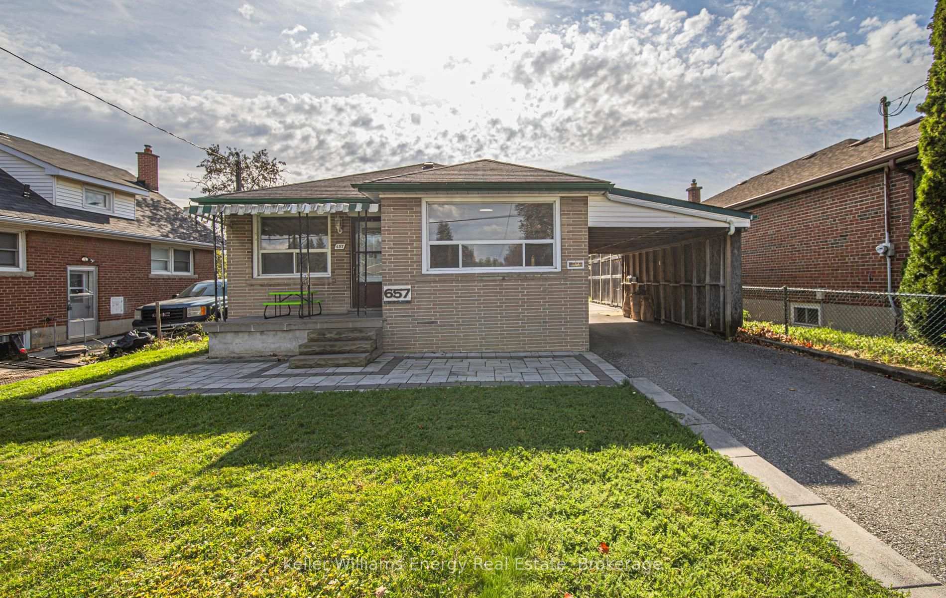 Photo 2 of 657 Taylor Avenue, Oshawa, Donevan — HOMEH