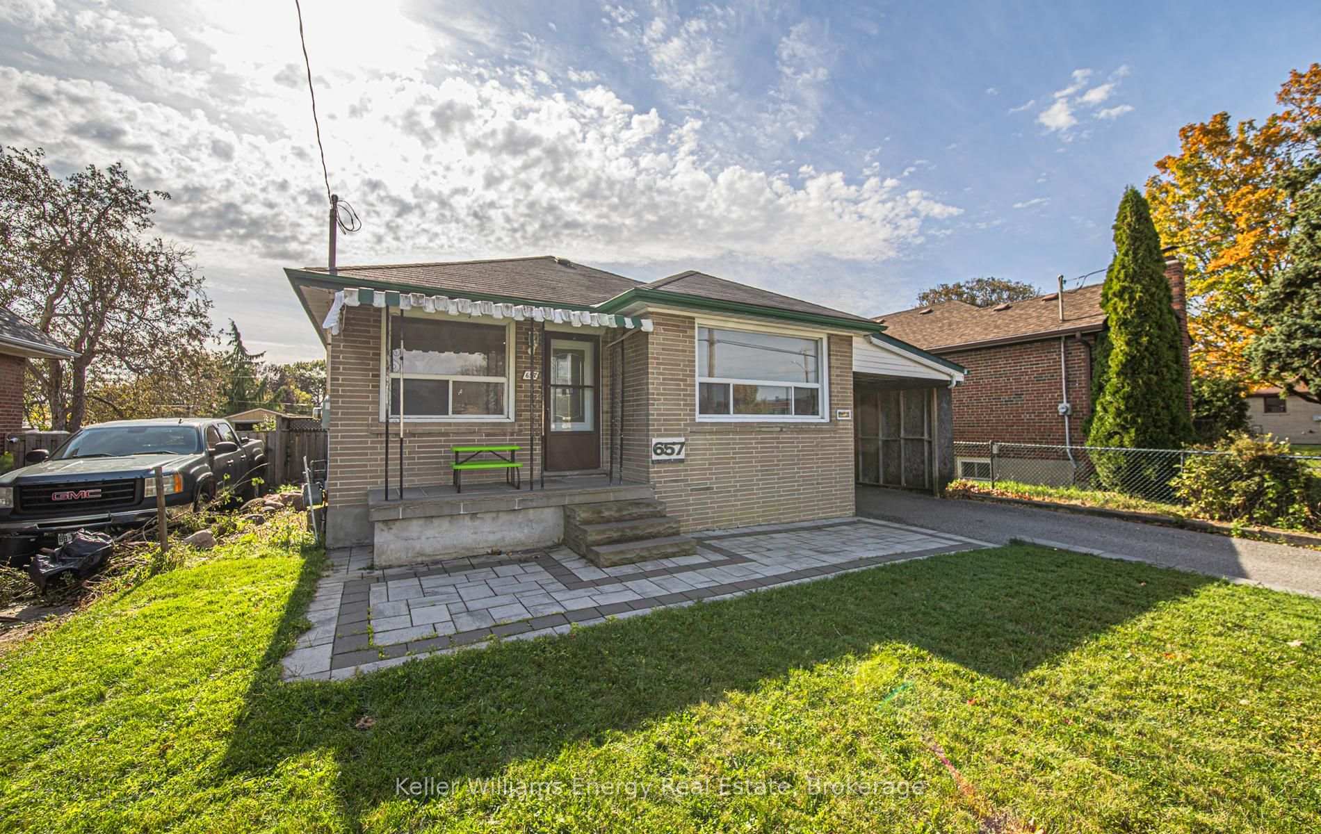 Photo 3 of 657 Taylor Avenue, Oshawa, Donevan — HOMEH