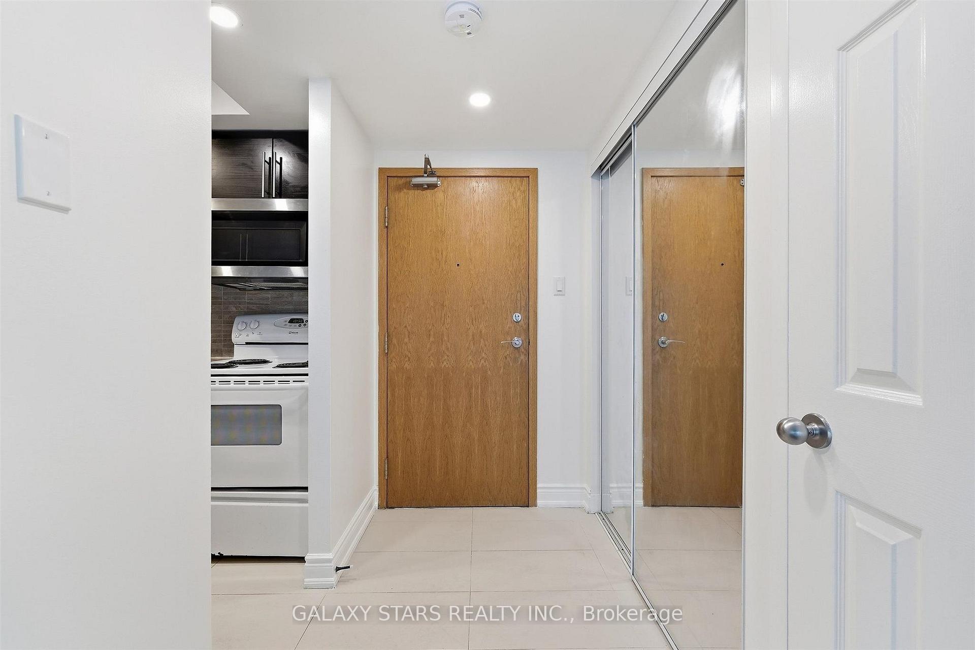 Photo 12 of Unit 2606, 77 Harbour Square, Toronto, Waterfront Communities — HOMEH