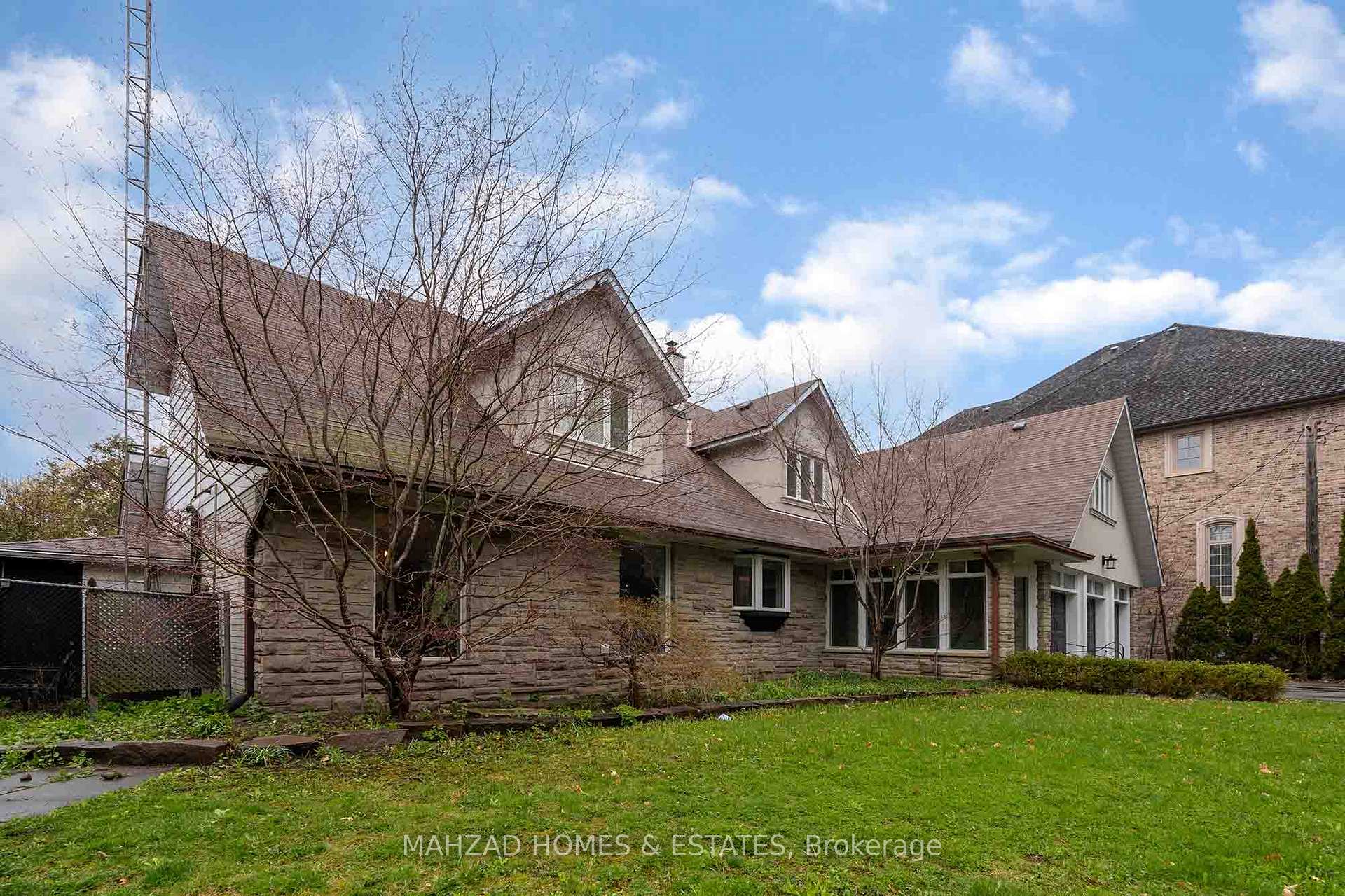 Photo 3 of 32 Maryvale Crescent, Richmond Hill, South Richvale — HOMEH
