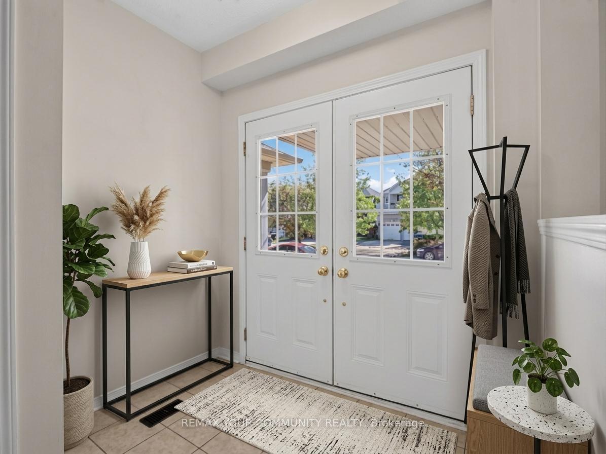 Photo 4 of 265 Sprucewood Crescent, Clarington, Bowmanville — HOMEH