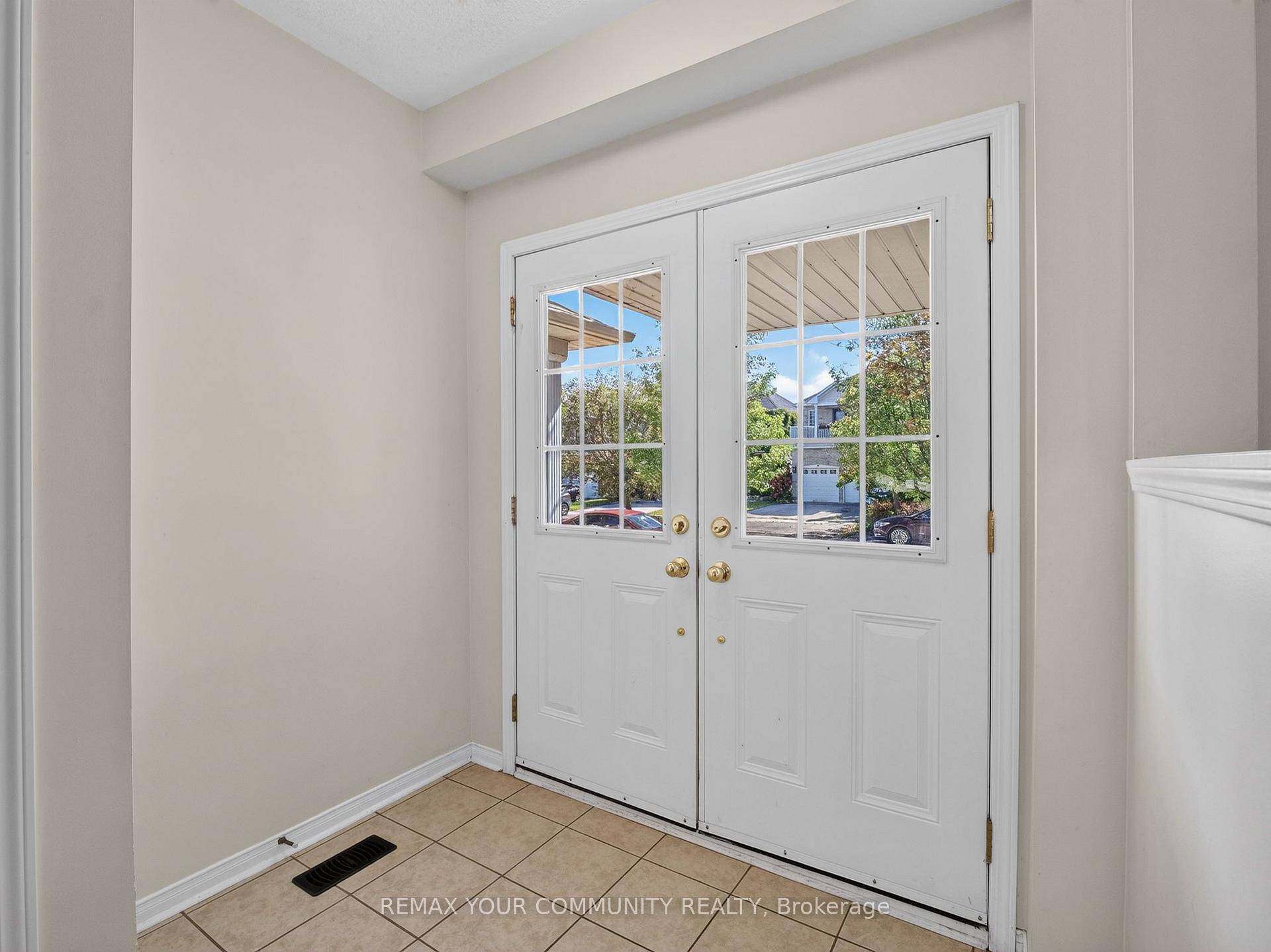 Photo 13 of 265 Sprucewood Crescent, Clarington, Bowmanville — HOMEH