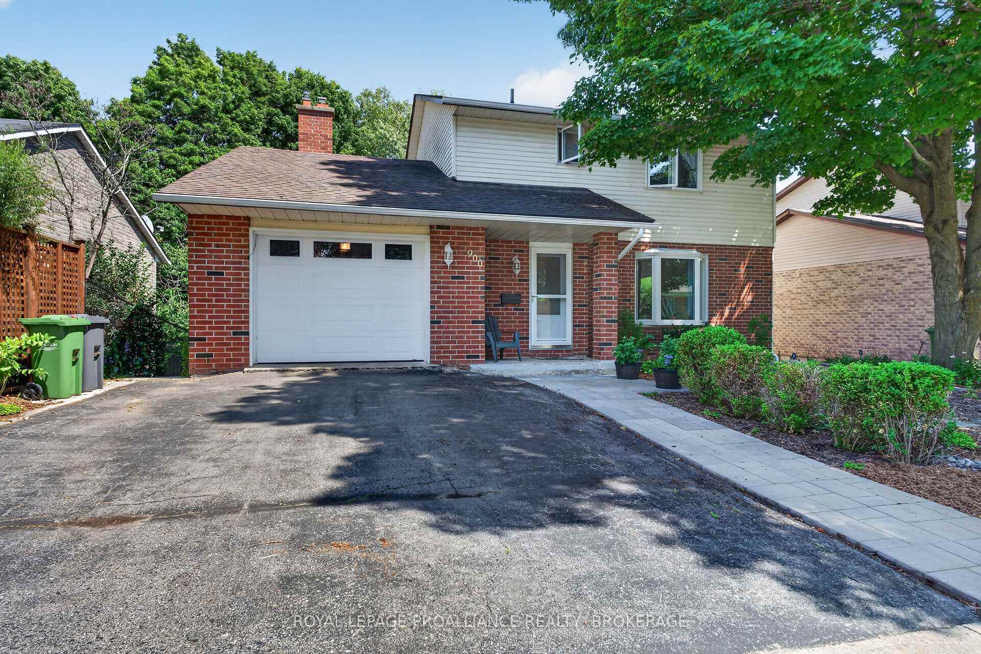 Photo 3 of 900 Nottinghill Avenue, Kingston, North of Taylor-Kidd Blvd — HOMEH