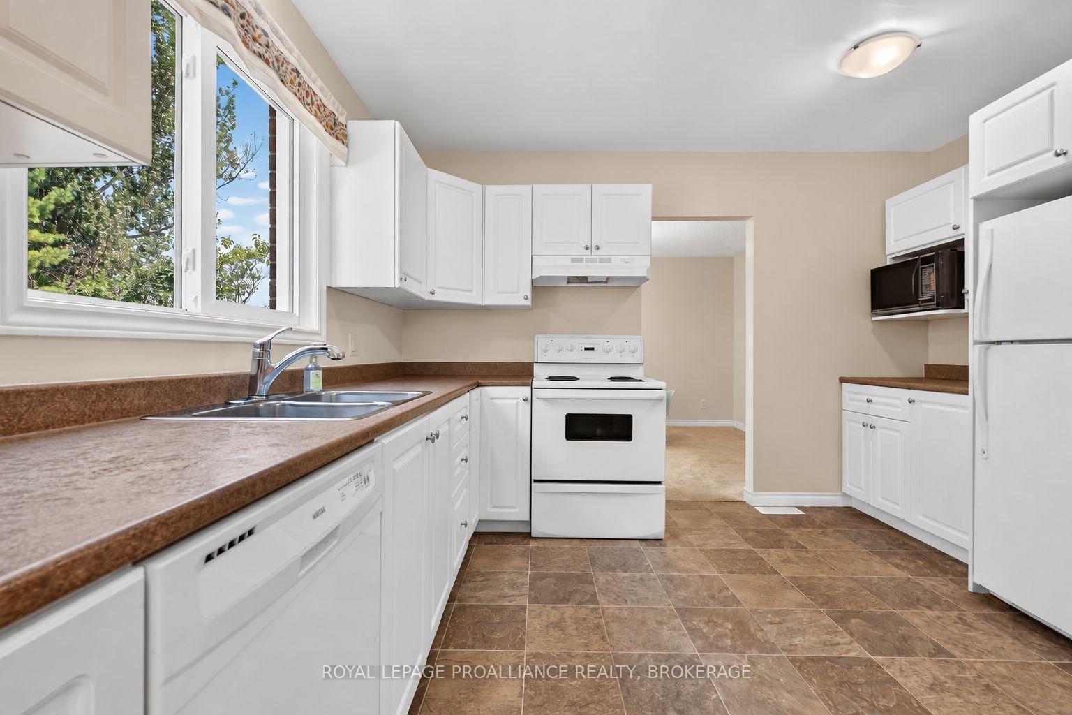 Photo 13 of 900 Nottinghill Avenue, Kingston, North of Taylor-Kidd Blvd — HOMEH