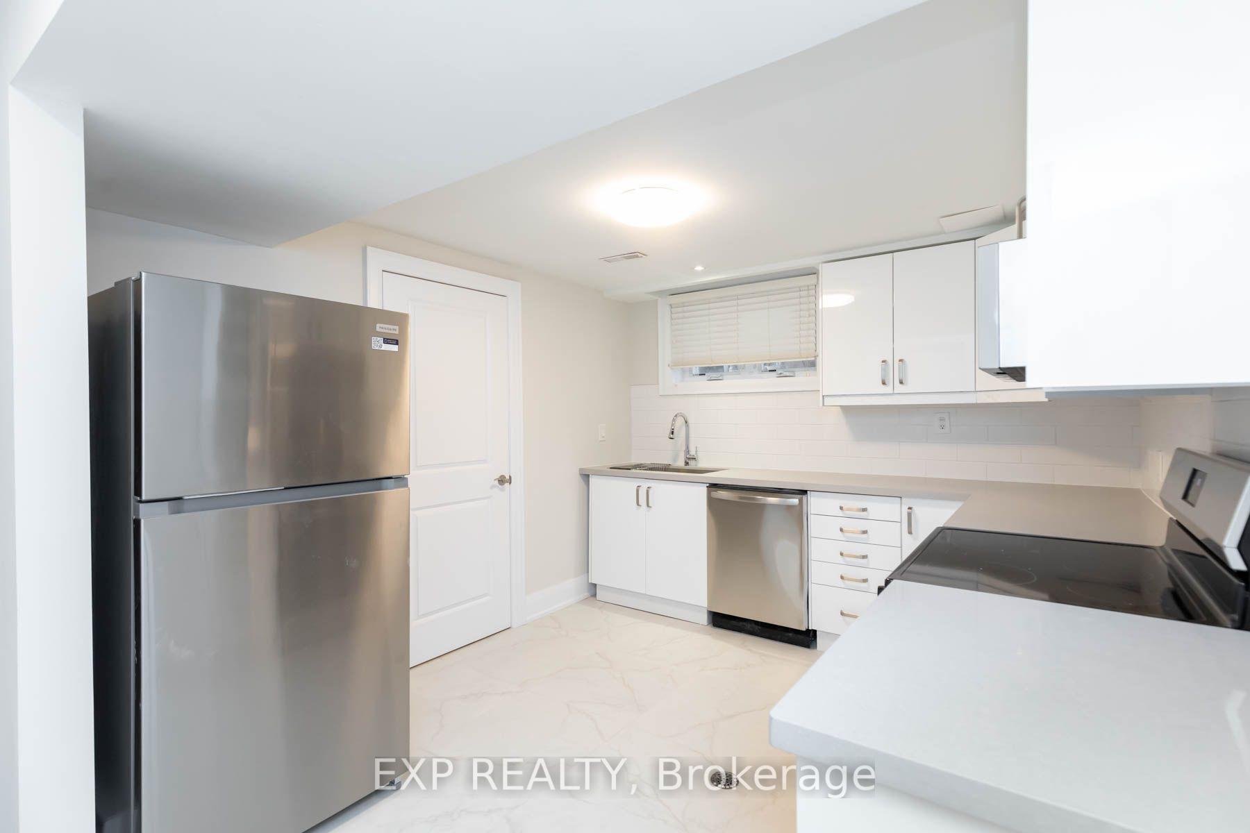 Photo 4 of Unit Unit B, 84 Laurel Avenue, Etobicoke, Islington-City Centre West — HOMEH