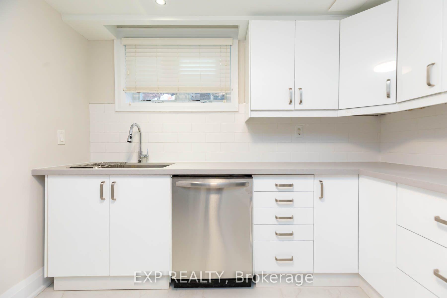 Photo 5 of Unit Unit B, 84 Laurel Avenue, Etobicoke, Islington-City Centre West — HOMEH