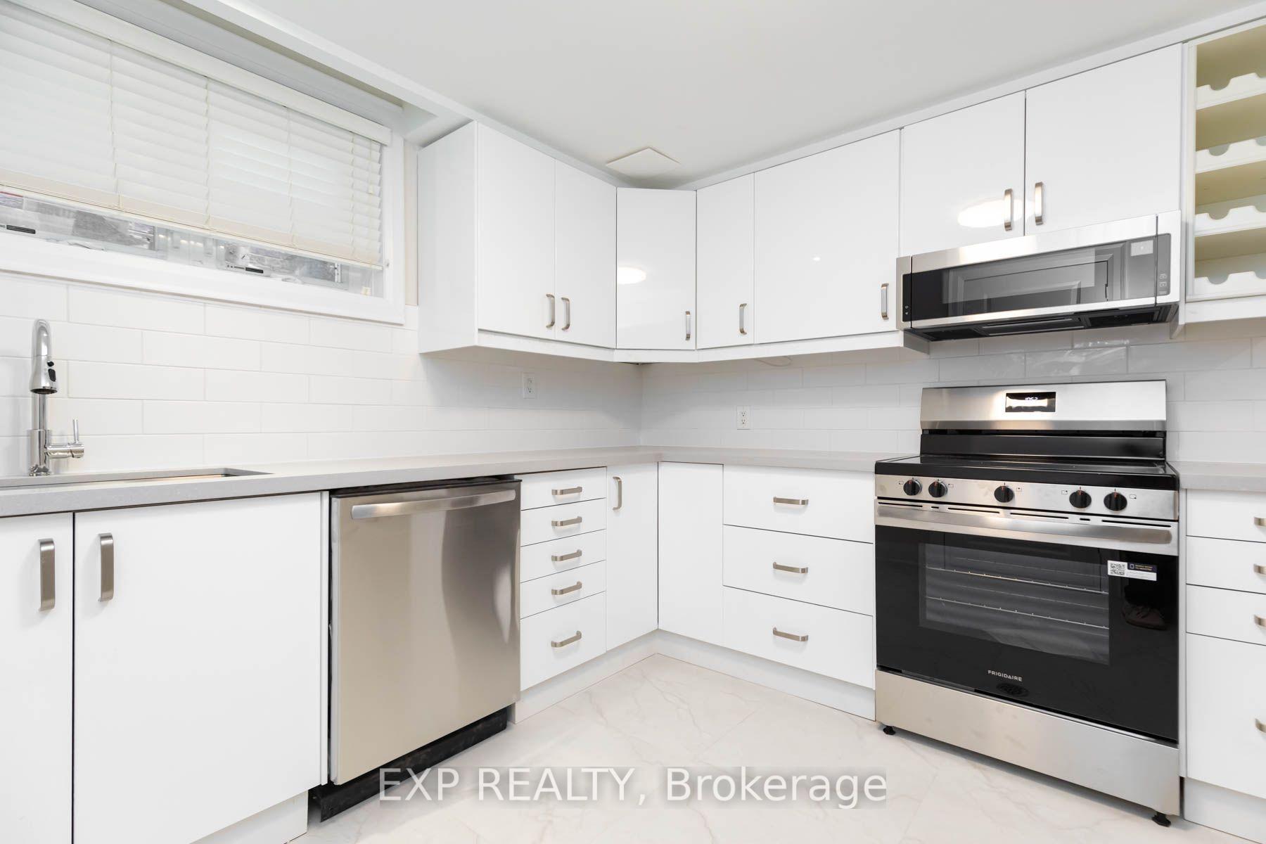 Photo 6 of Unit Unit B, 84 Laurel Avenue, Etobicoke, Islington-City Centre West — HOMEH