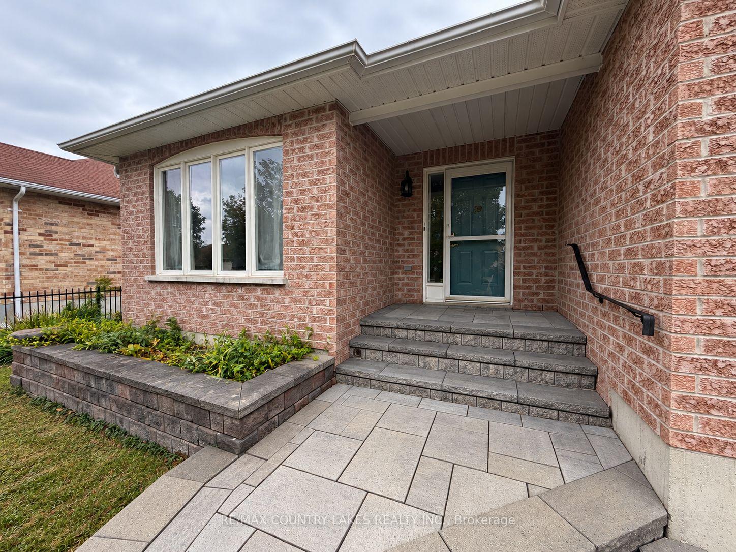 Photo 3 of 43 Elmwood Avenue, Brock, Beaverton — HOMEH