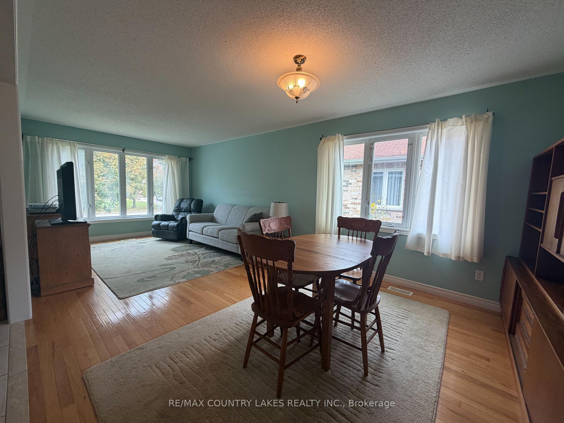 Photo 6 of 43 Elmwood Avenue, Brock, Beaverton — HOMEH