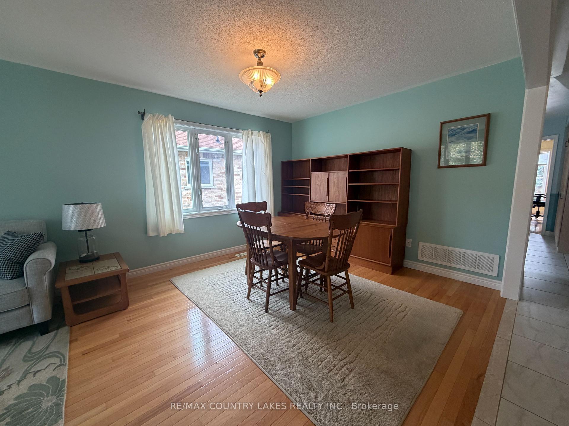 Photo 7 of 43 Elmwood Avenue, Brock, Beaverton — HOMEH