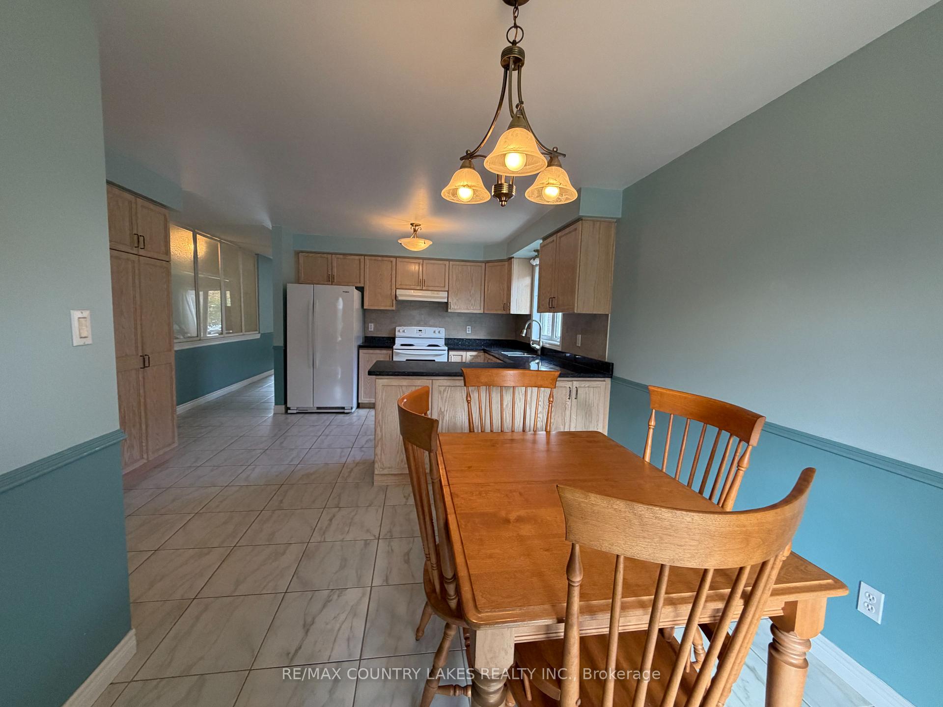 Photo 10 of 43 Elmwood Avenue, Brock, Beaverton — HOMEH