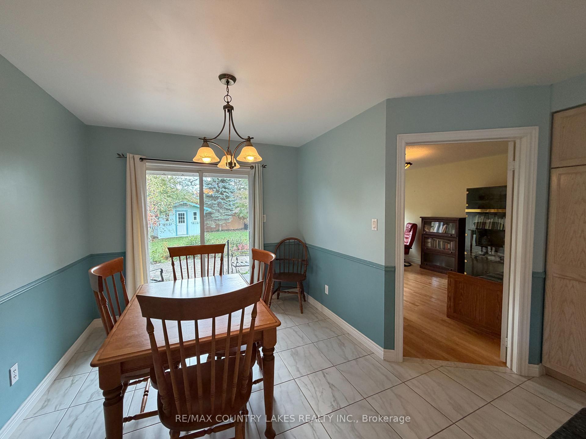 Photo 12 of 43 Elmwood Avenue, Brock, Beaverton — HOMEH