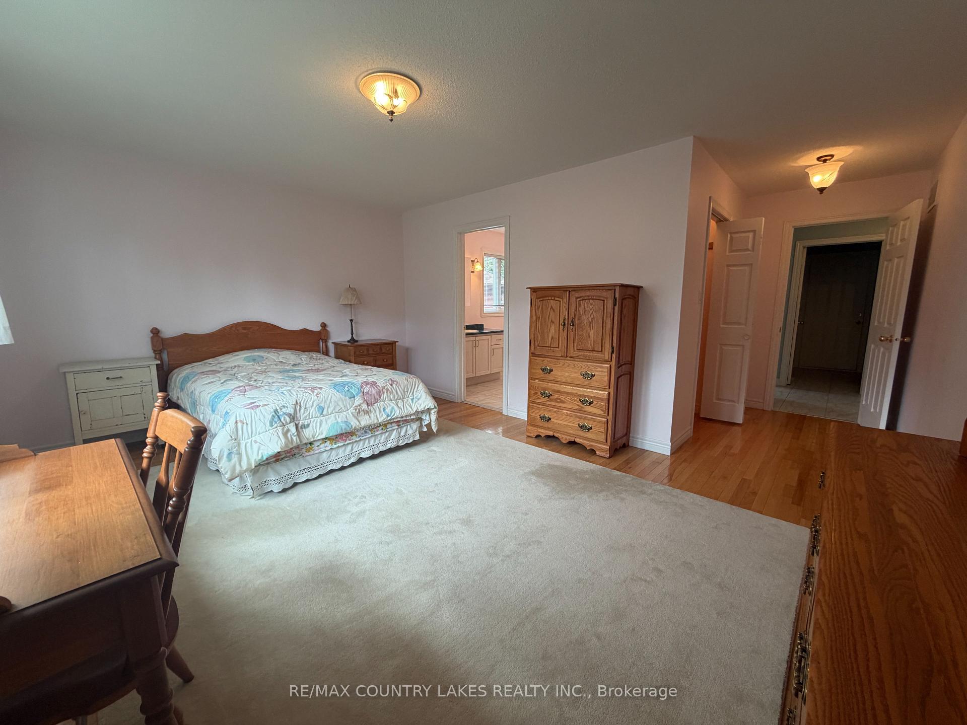 Photo 23 of 43 Elmwood Avenue, Brock, Beaverton — HOMEH