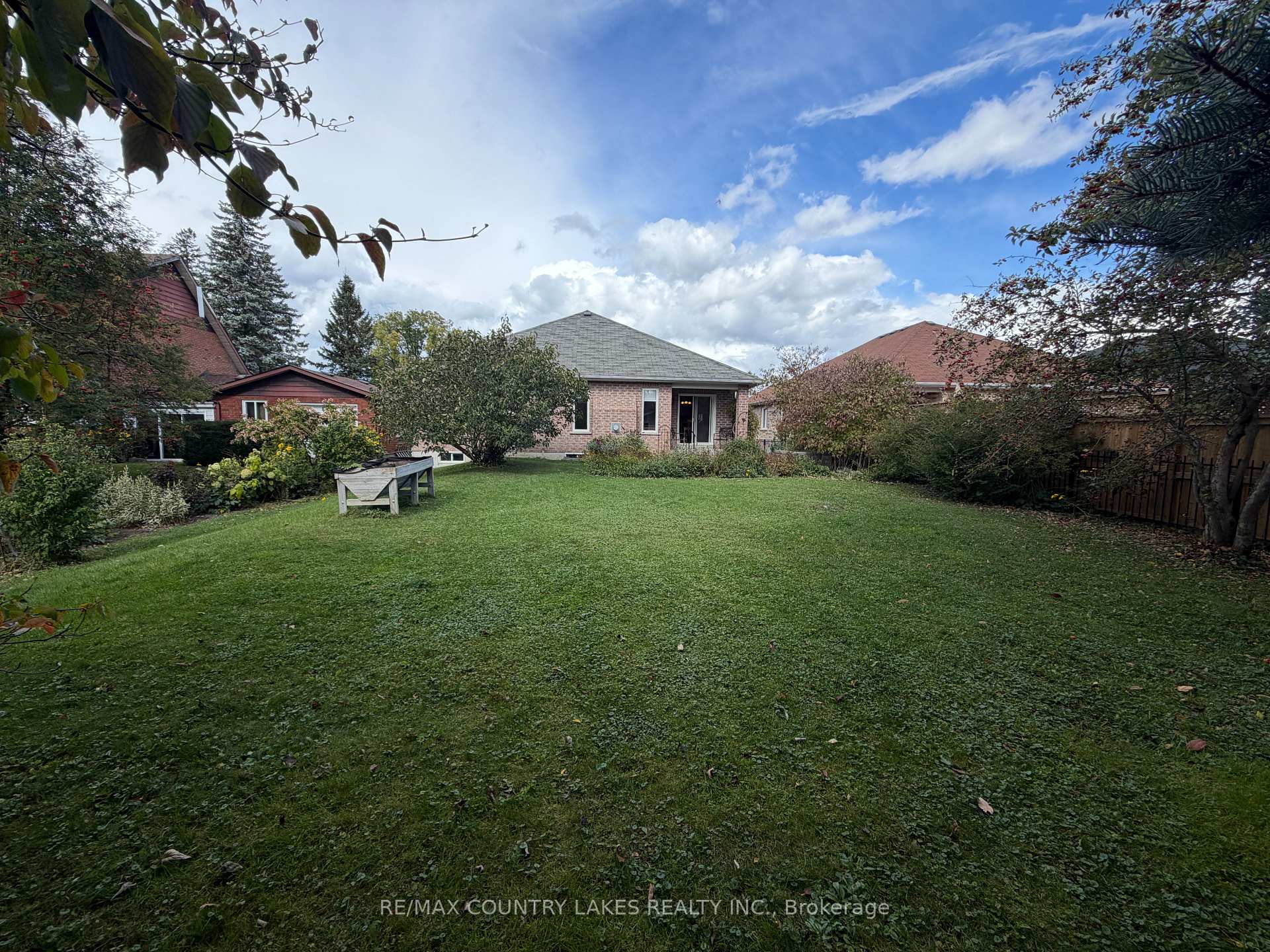 Photo 40 of 43 Elmwood Avenue, Brock, Beaverton — HOMEH