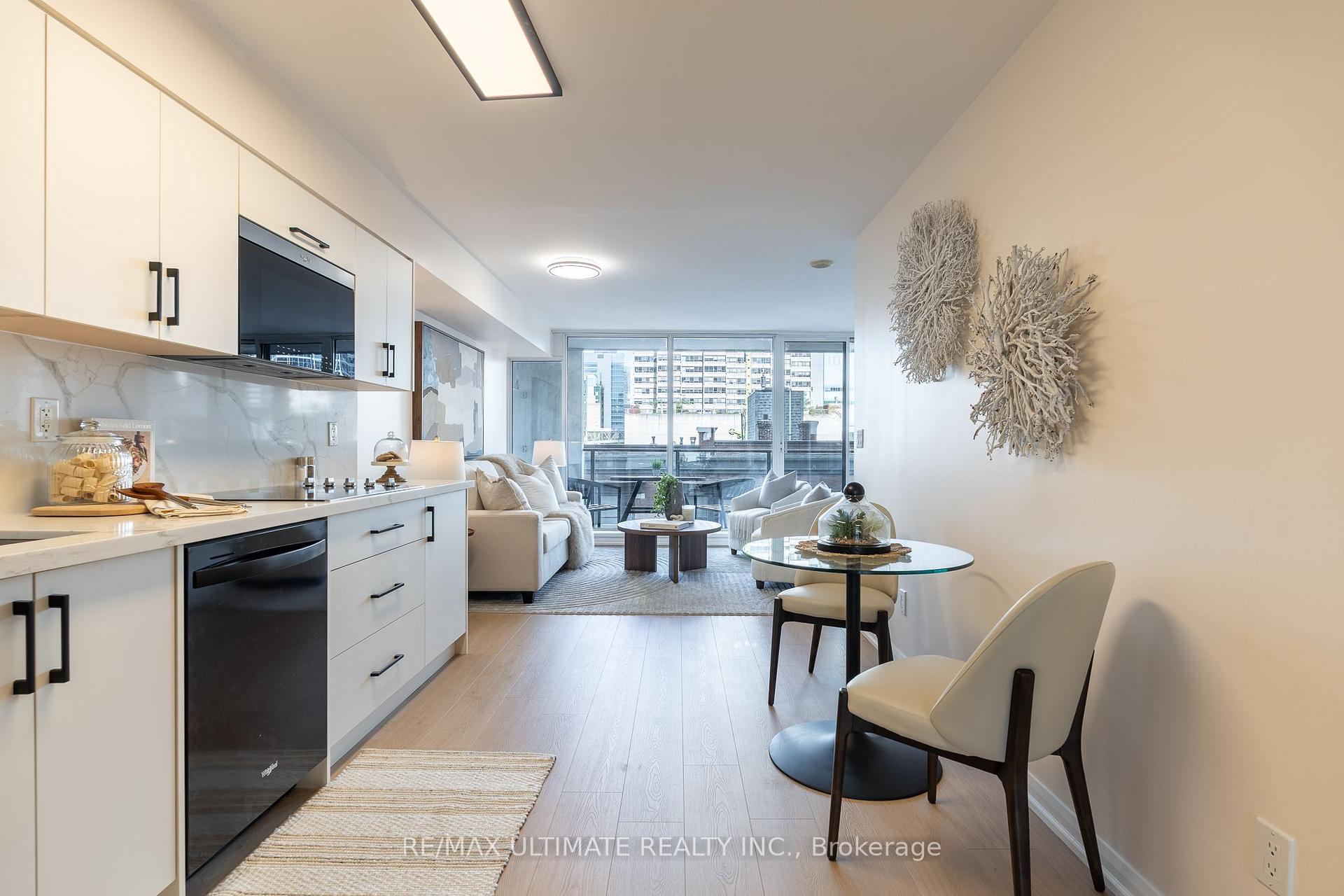Photo 2 of Unit 627, 111 Elizabeth Street, Toronto, Bay Street Corridor — HOMEH