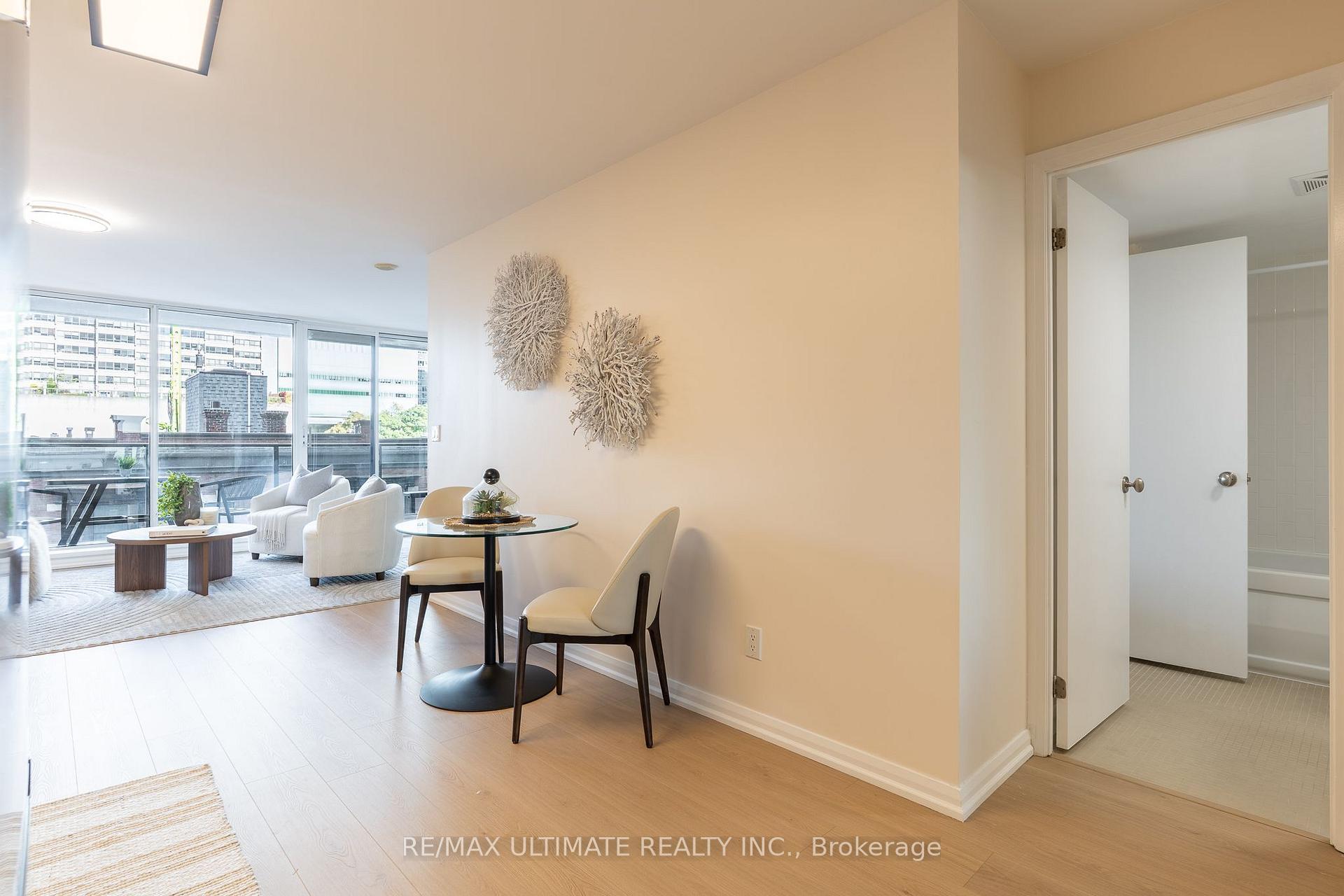 Photo 3 of Unit 627, 111 Elizabeth Street, Toronto, Bay Street Corridor — HOMEH