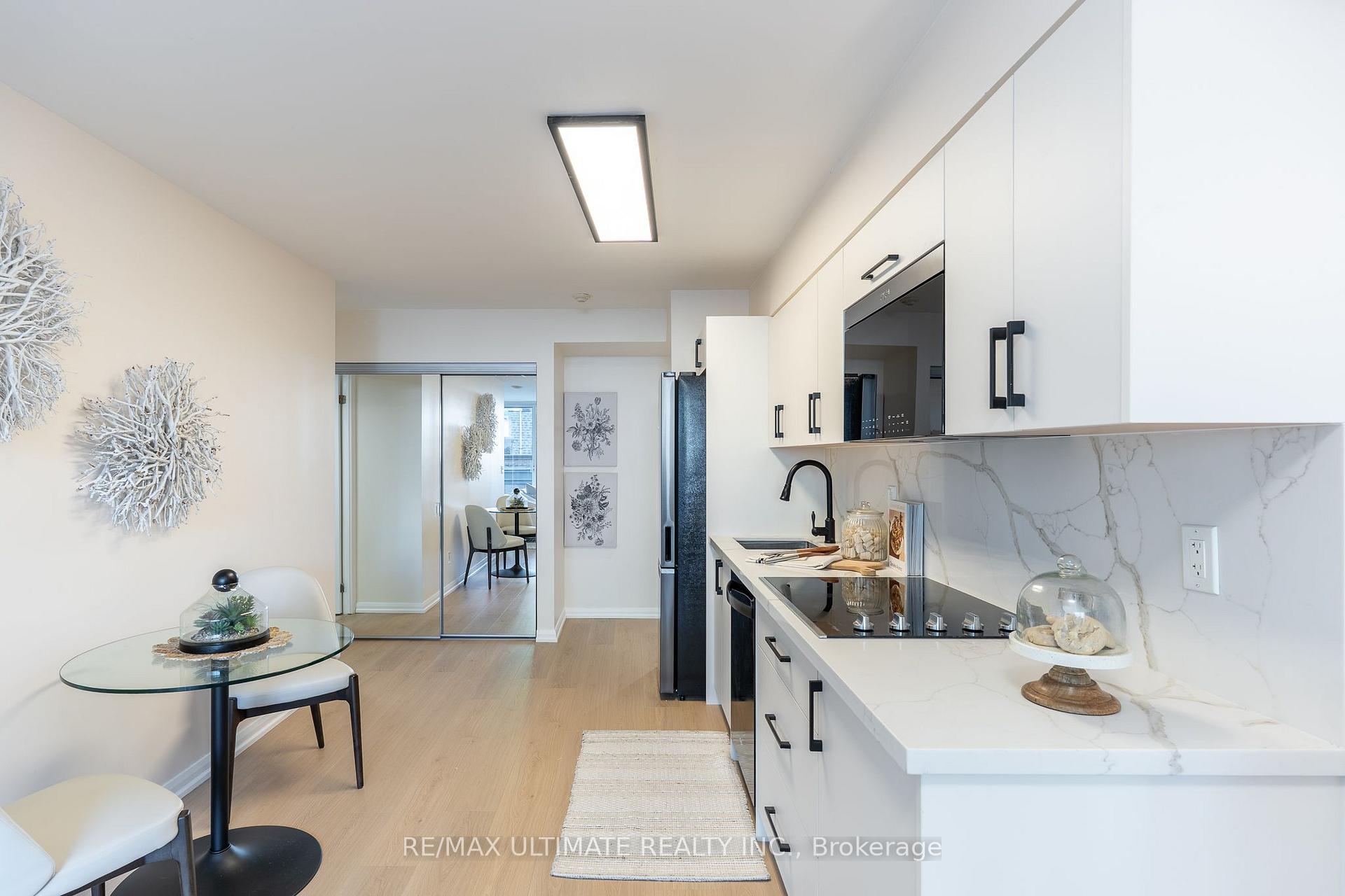 Photo 7 of Unit 627, 111 Elizabeth Street, Toronto, Bay Street Corridor — HOMEH