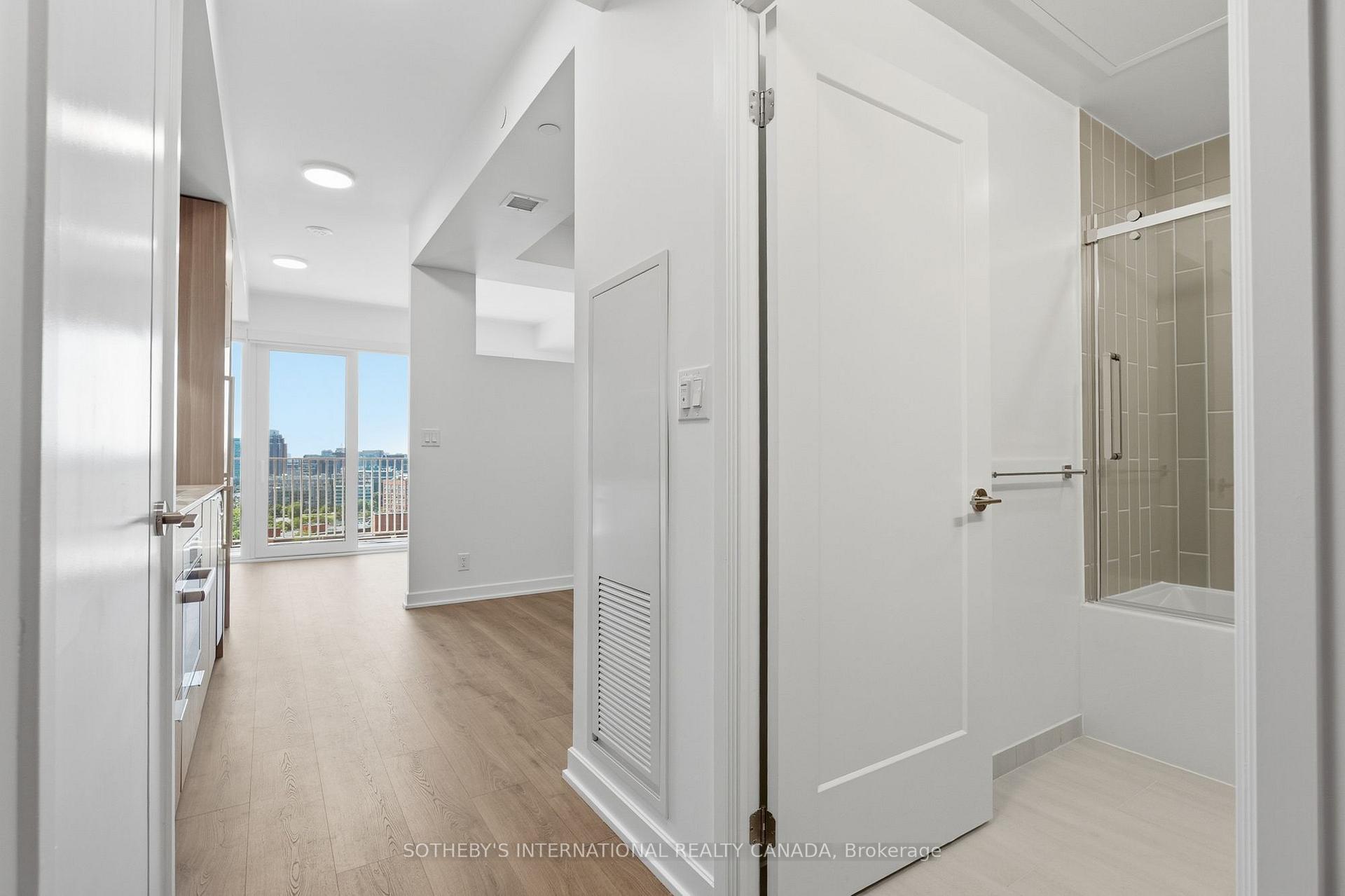 Photo 4 of Unit 612, 88 Bathurst Street, Toronto, Niagara — HOMEH