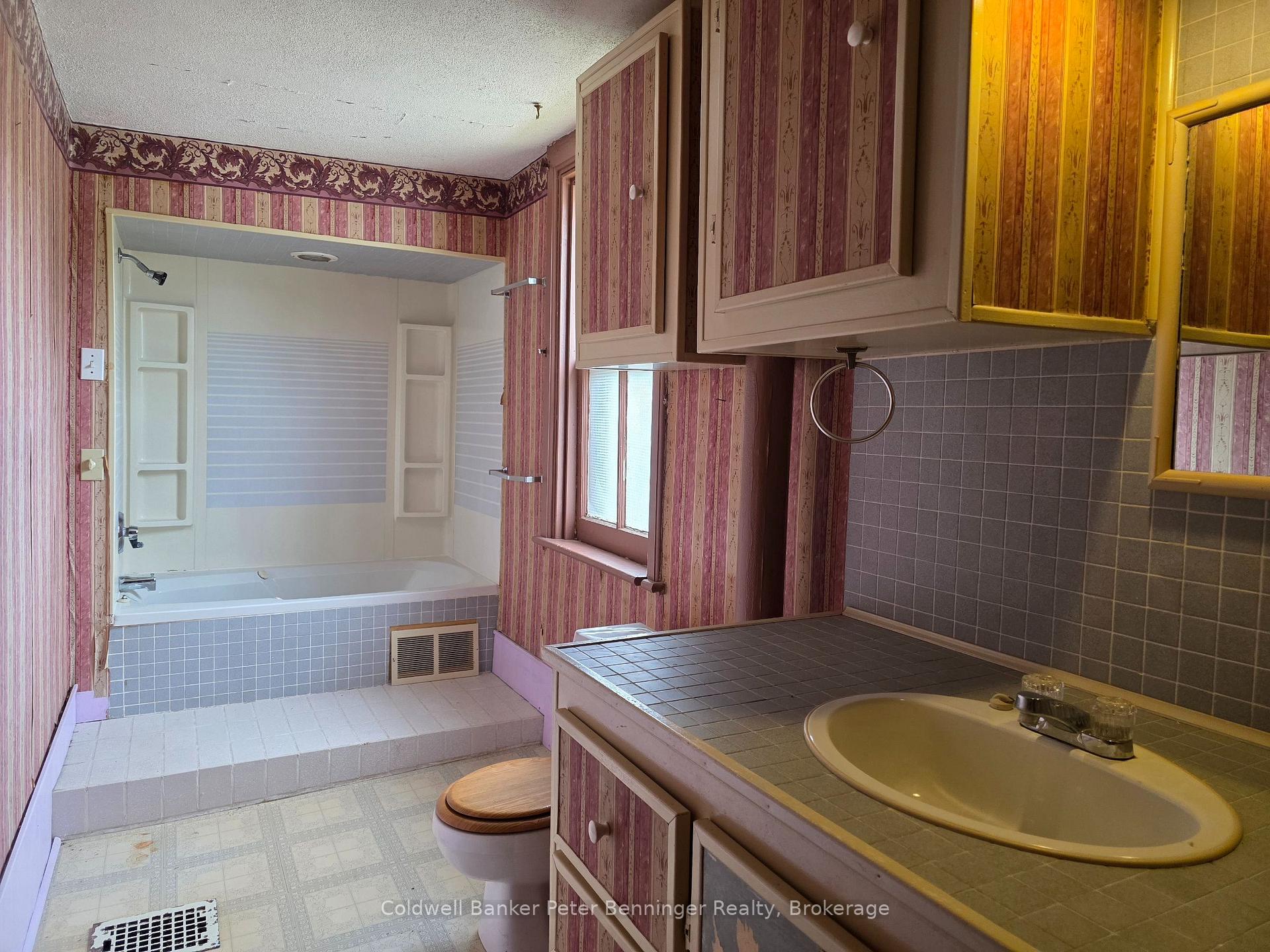 Photo 17 of 21 Peter Street, Brockton — HOMEH