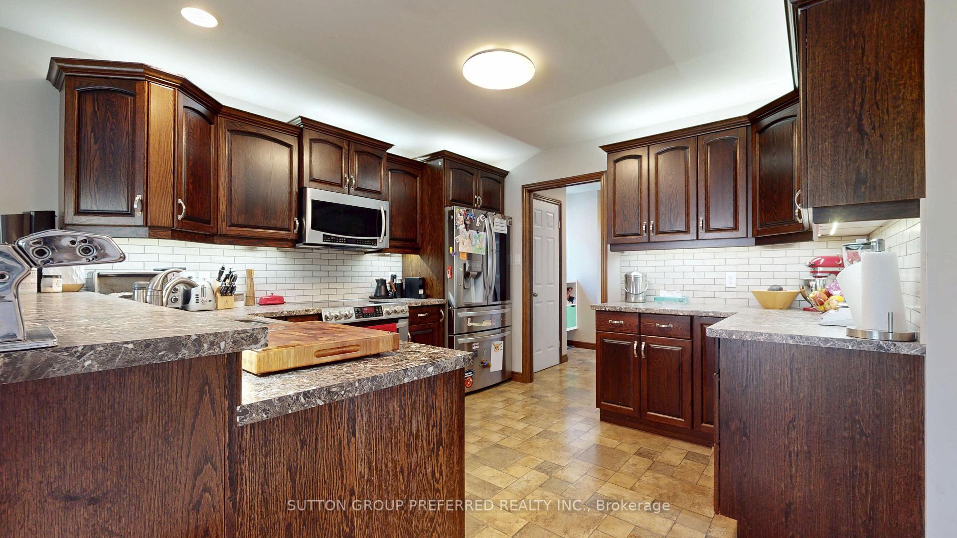 Photo 19 of 105 Richmeadow Crescent, London, North M — HOMEH