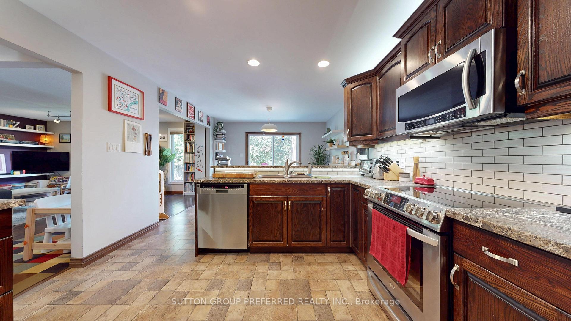 Photo 21 of 105 Richmeadow Crescent, London, North M — HOMEH