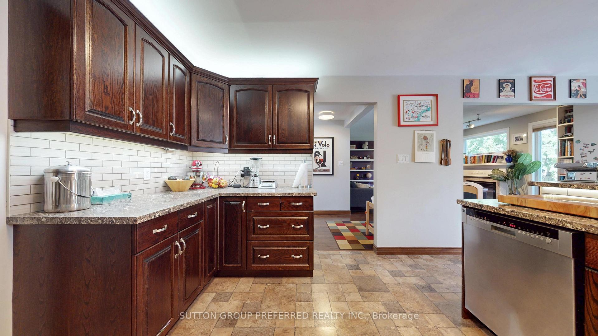 Photo 22 of 105 Richmeadow Crescent, London, North M — HOMEH