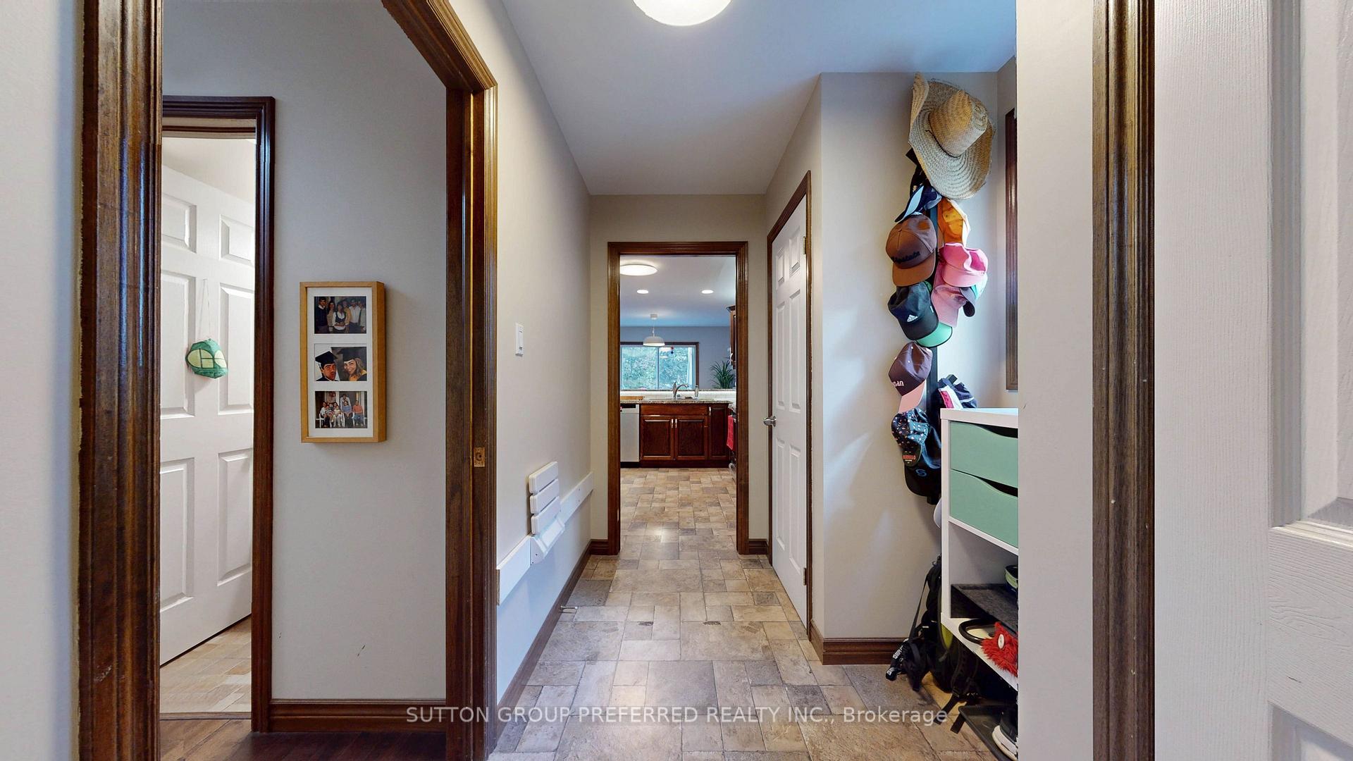 Photo 24 of 105 Richmeadow Crescent, London, North M — HOMEH