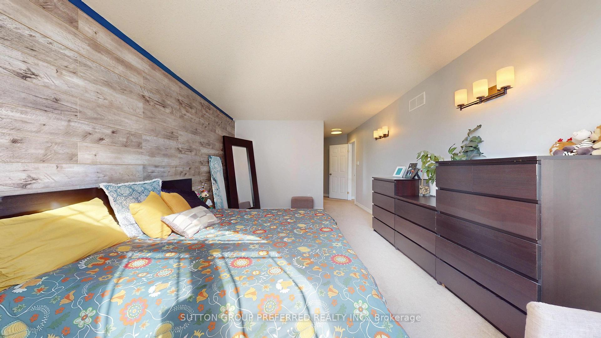 Photo 26 of 105 Richmeadow Crescent, London, North M — HOMEH