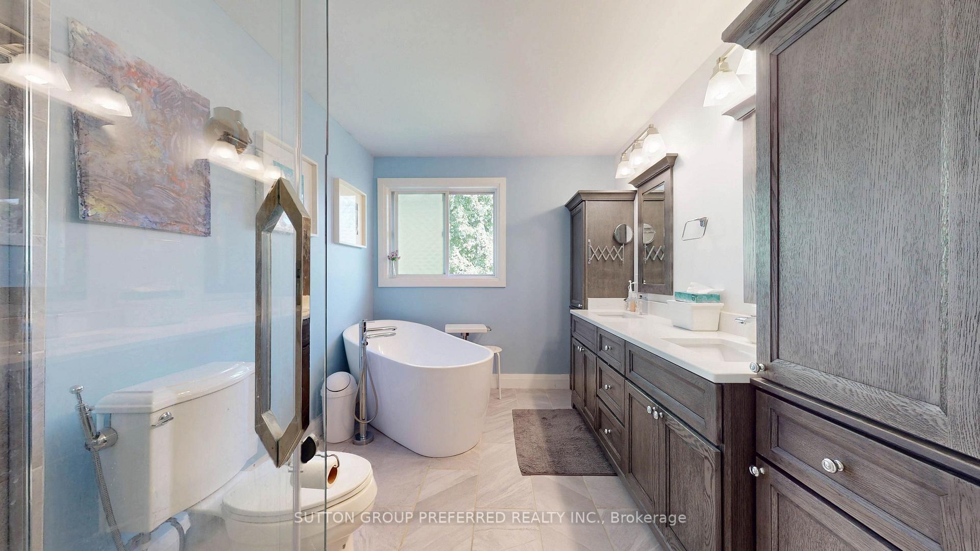 Photo 31 of 105 Richmeadow Crescent, London, North M — HOMEH