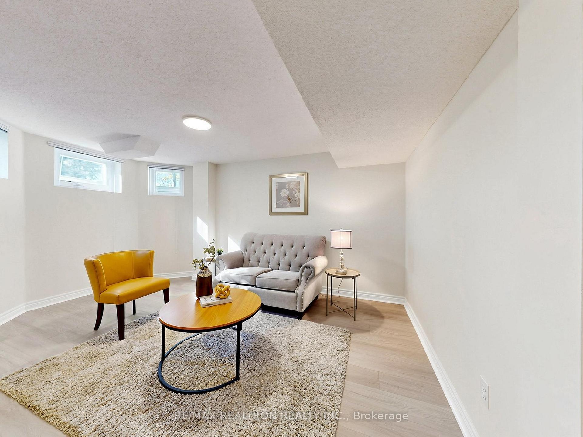 Photo 5 of 81 Lichfield Road, Markham, Unionville — HOMEH